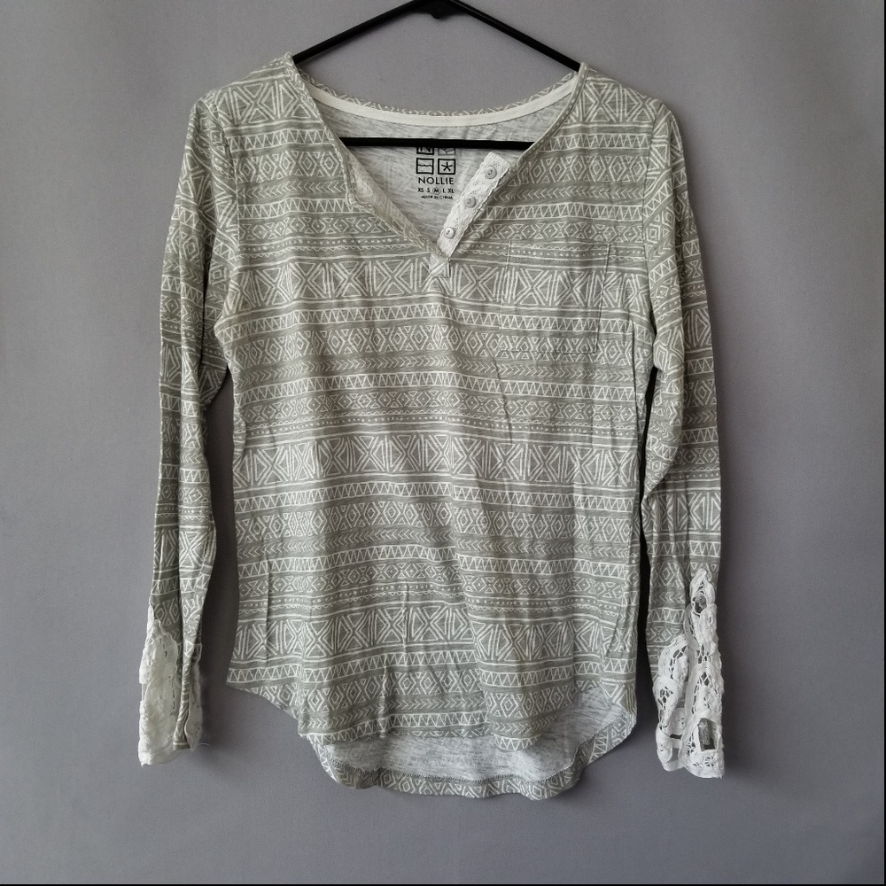 X NOLLIE JUNIORS V NECK CROCHET SLEEVE HEM BLOUSE